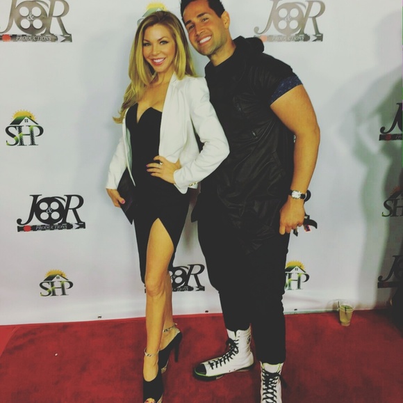 Meet your Posher, Jennifer - Picture 7 of 8